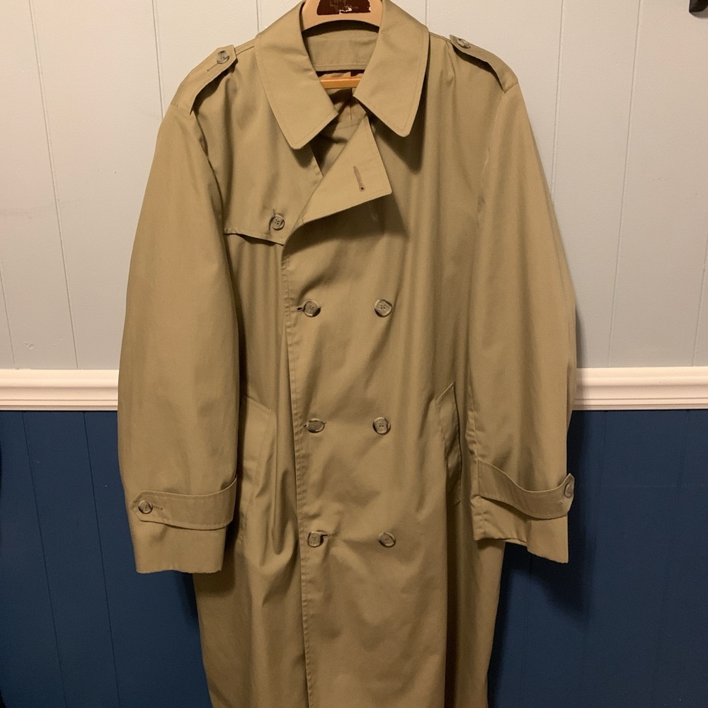 Sold X -posted! Classic Tan Raincoat Oversized w/Pockets Button Down No Belt